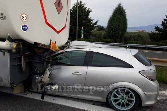 Φθιώτιδα: Αυτοκίνητο καρφώθηκε σε βυτιοφόρο