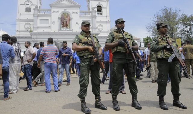 Μακελειό στη Σρι Λάνκα: Εκρήξεις σε εκκλησίες και ξενοδοχεία –  Τουλάχιστον 156 νεκροί, 400 τραυματίες