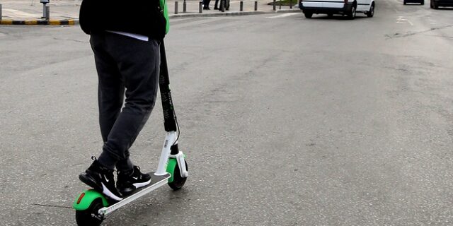 Εύβοια: Τροχαίο με μηχανή και πατίνι – Δύο παιδιά σοβαρά τραυματισμένα