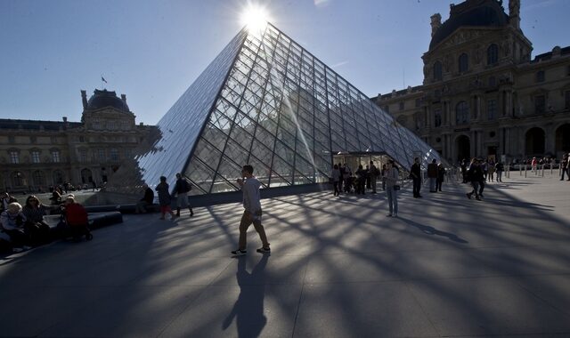 Λούβρο: Κερδίστε μια βραδιά στη γυάλινη πυραμίδα με ιδιωτική ξενάγηση στο μουσείο