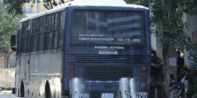 ΑΣΟΕΕ: Επίθεση με πέτρες σε διμοιρία των ΜΑΤ