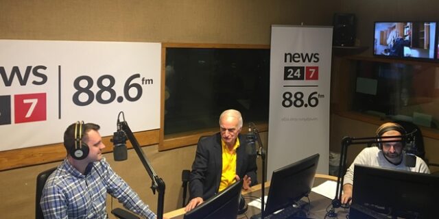 News 24/7 στους 88.6: Ο Μ. Μαυρομμάτης απαντά στους ακροατές