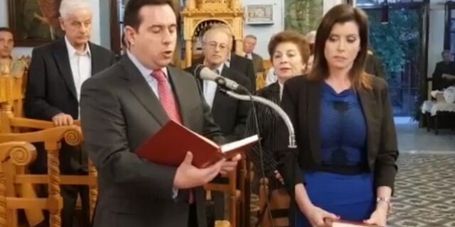 Ασημακοπούλου και Μηταράκης διάβασαν το ευαγγέλιο στα γαλλικά και τα αγγλικά