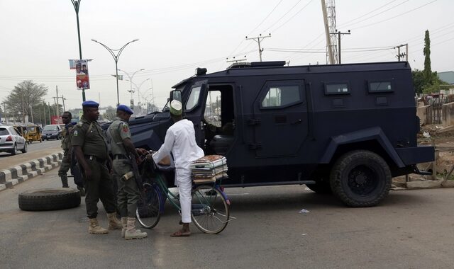 Νιγηρία: Αστυνομικός έριξε αυτοκίνητο πάνω σε παιδιά που έκαναν λιτανεία – 10 νεκροί