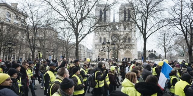 Γαλλία: Απαγορεύτηκαν οι διαδηλώσεις των “Κίτρινων Γιλέκων” κοντά στην Παναγία των Παρισίων