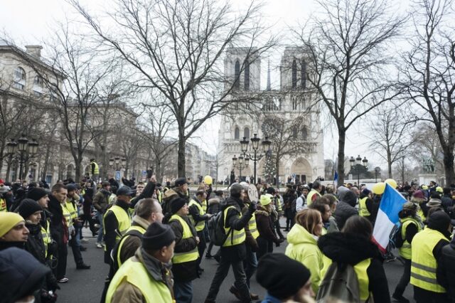 Γαλλία: Απαγορεύτηκαν οι διαδηλώσεις των “Κίτρινων Γιλέκων” κοντά στην Παναγία των Παρισίων