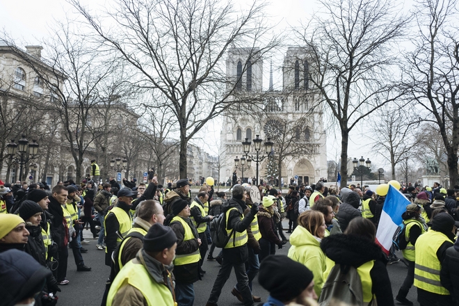 Γαλλία: Απαγορεύτηκαν οι διαδηλώσεις των “Κίτρινων Γιλέκων” κοντά στην Παναγία των Παρισίων