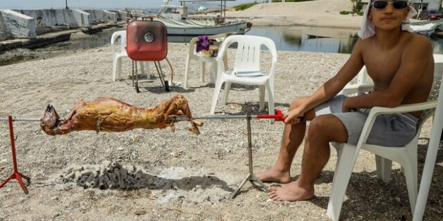 Πάσχα με αρνί και μπάνιο στις παραλίες