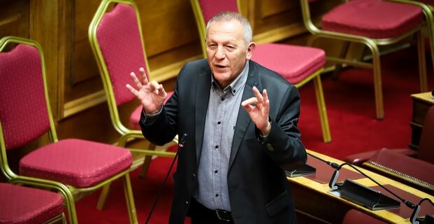 Διαμαρτυρία Παφίλη: Απαγόρευσαν σε μέλη της ΚΝΕ να μοιράσουν φυλλάδια