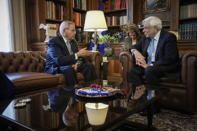 Συνάντηση Παυλόπουλου – Μενέντεζ: “Η σχέση Ελλάδας – ΗΠΑ είναι ισχυρότερη από ποτέ”