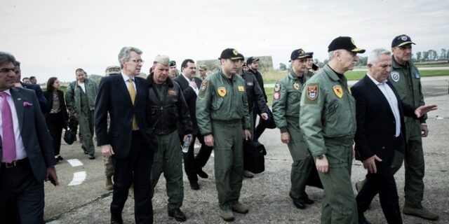 Πάιατ: Η αναβάθμιση των F-16 πρώτο βήμα για την απόκτηση F-35