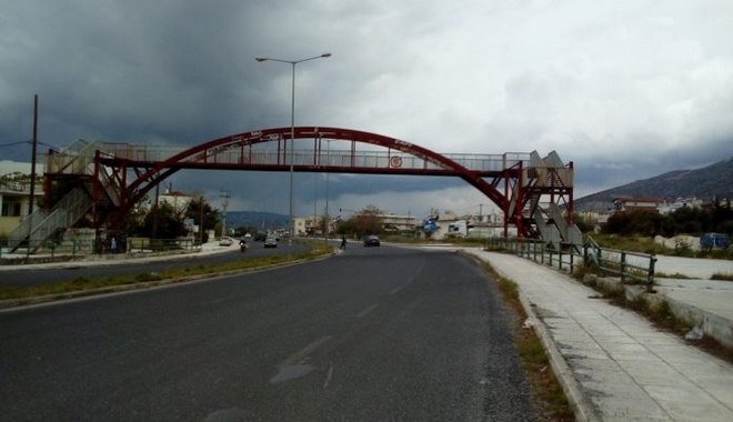 Απίστευτη διάσωση στον Βόλο: Αστυνομικοί έπιασαν 13χρονη που πήδηξε από γέφυρα