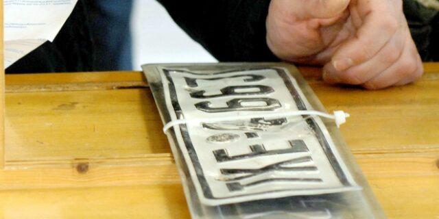 Επιστροφή πινακίδων από τον Δήμο Αθηναίων ενόψει του Πάσχα