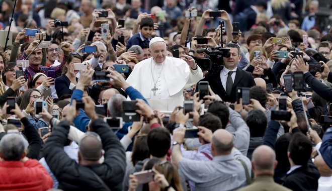 Πάπας Φραγκίσκος: “Τιμή μου να μου επιτίθενται οι συντηρητικοί”