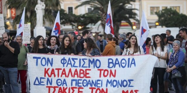 Μυτιλήνη: Σιωπηλή διαμαρτυρία για τον ένα χρόνο από τη φασιστική επίθεση της πλατείας Σαπφούς