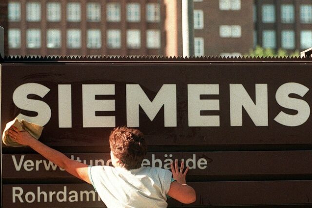 “Μαύρα ταμεία” της Siemens: Την ενοχή ακόμη 11 πρότεινε η εισαγγελέας – “O Θ. Τσουκάτος δεν τα έδωσε στο ΠΑΣΟΚ”