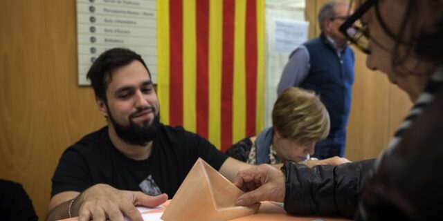 Εκλογές στην Ισπανία: Άνοιξαν οι κάλπες – Οι δυο άγνωστοι παράγοντες που θα κρίνουν το αποτέλεσμα