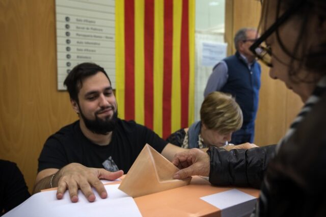 Εκλογές στην Ισπανία: Άνοιξαν οι κάλπες – Οι δυο άγνωστοι παράγοντες που θα κρίνουν το αποτέλεσμα