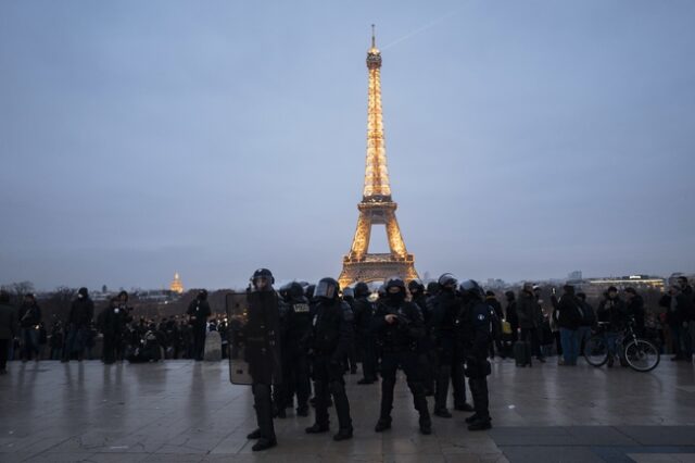 Συναγερμός στο Παρίσι: Εκκενώθηκε ο Πύργος  του Άιφελ