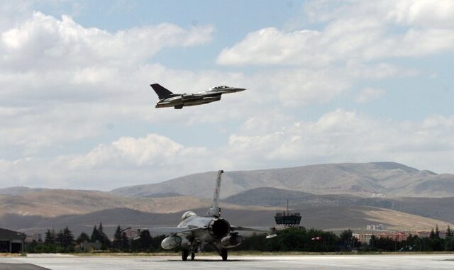 Νέες πτήσεις τουρκικών F-16 πάνω από Παναγιά και Οινούσσες