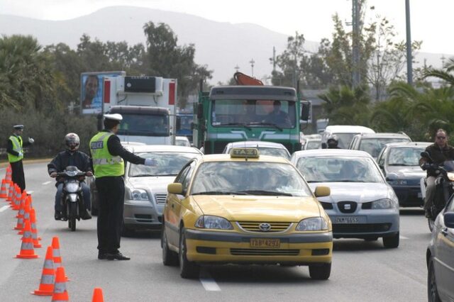 Καραμπόλα στη λεωφόρο Ποσειδώνος: Φορτηγό συγκρούστηκε με τρία αυτοκίνητα