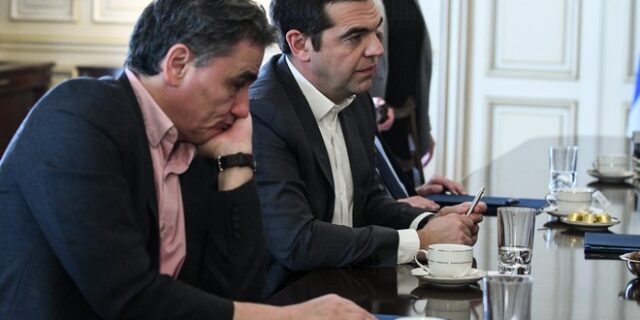 Δώρο Πάσχα, 13η σύνταξη, ΦΠΑ στα νησιά και φοροελαφρύνσεις στο τραπέζι