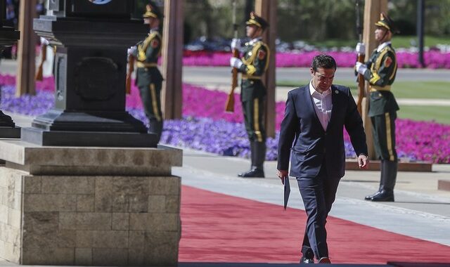 Έφτασε στο Πεκίνο ο Αλέξης Τσίπρας – Το πρόγραμμα της επίσκεψης στην Κίνα