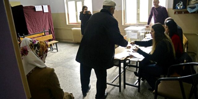 Τουρκία: Απαγορεύουν σε δημάρχους που εκλέχθηκαν με το HDP να αναλάβουν καθήκοντα