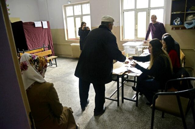 Τουρκία: Απαγορεύουν σε δημάρχους που εκλέχθηκαν με το HDP να αναλάβουν καθήκοντα