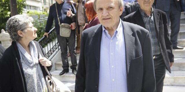 News 24/7 στους 88,6: Ο Στέφανος Τζουμάκας απαντά στις ερωτήσεις των ακροατών