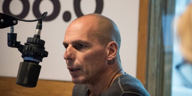 Ο Γιάνης Βαρουφάκης ΣΗΜΕΡΑ στις 22:00 το βράδυ απαντά στις ερωτήσεις των ακροατών