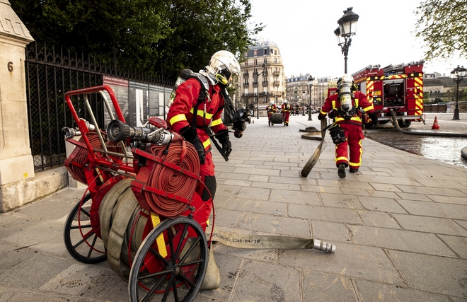 Γαλλία: Συναγερμός από φωτιά στις Βερσαλλίες
