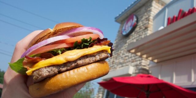 Wendy’s: Αυτός είναι ο λόγος που δεν μπορούν να έρθουν (και) στην Ελλάδα