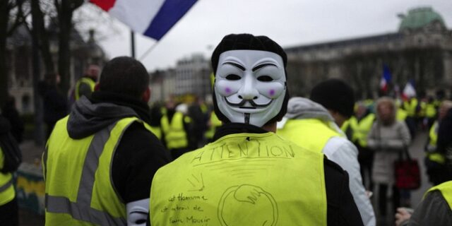 Γαλλία: Συγκρούσεις κίτρινων γιλέκων με δυνάμεις αστυνομίας