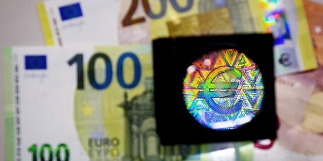 Αυτά είναι τα νέα χαρτονομίσματα 100 και 200 ευρώ που κυκλοφορούν από σήμερα – Οι διαφορές