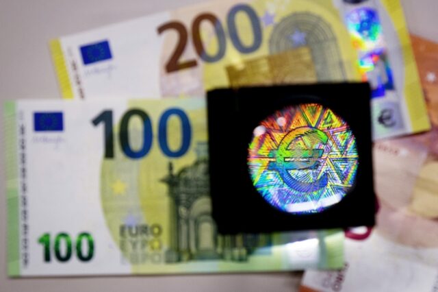 Αυτά είναι τα νέα χαρτονομίσματα 100 και 200 ευρώ που κυκλοφορούν από σήμερα – Οι διαφορές