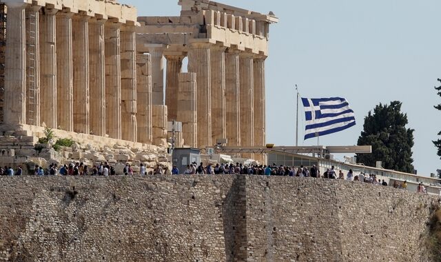 Κλειστό την Τρίτη το πλάτωμα του Ιερού Βράχου της Ακρόπολης λόγω εργασιών