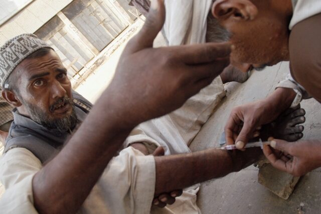 Πακιστάν: Περισσότερα από 400 κρούσματα AIDS σε λίγες εβδομάδες λόγω ιατρικού λάθους