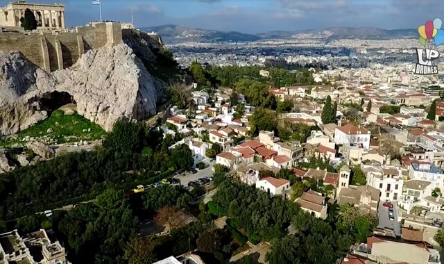 Αναφιώτικα: Η “νησιώτικη φαβέλα” κάτω από την Ακρόπολη που σε ταξιδεύει στο Αιγαίο