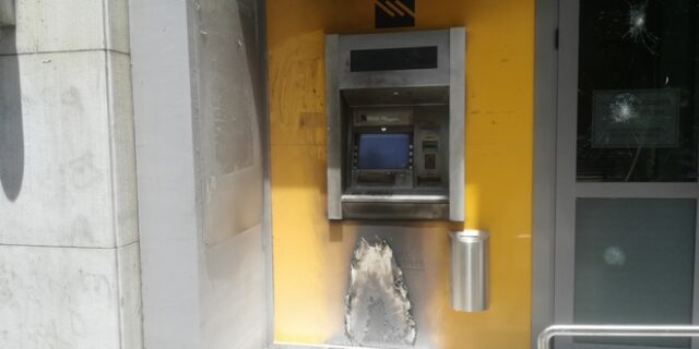 Εμπρηστική επίθεση σε ΑΤΜ δύο τραπεζών στην Καισαριανή