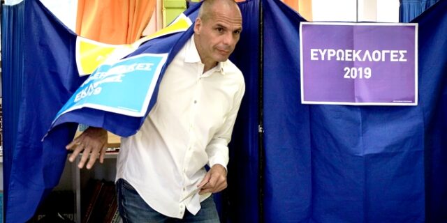 Γιάνης Βαρουφάκης: Η μεγάλη επιστροφή ενός ανίκητου ηττημένου