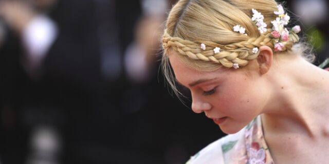 Κάννες: Η Ελ Φάνινγκ λιποθύμησε λόγω στενού κορσέ