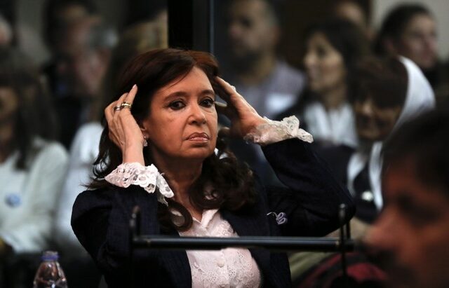 Αργεντινή: Ξεκίνησε η δίκη της πρώην προέδρου Κριστίνα Φερνάντες – Καταγγέλλει τον “πολιτικό διωγμό” της
