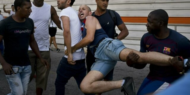 Βία και συλλήψεις στην πορεία των ΛΟΑΤΚΙ στην Αβάνα