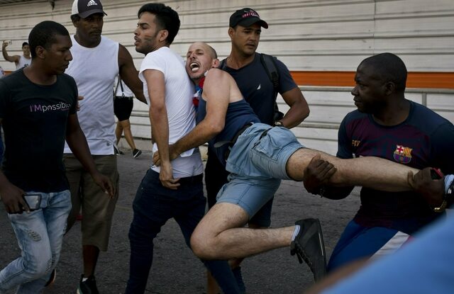 Βία και συλλήψεις στην πορεία των ΛΟΑΤΚΙ στην Αβάνα