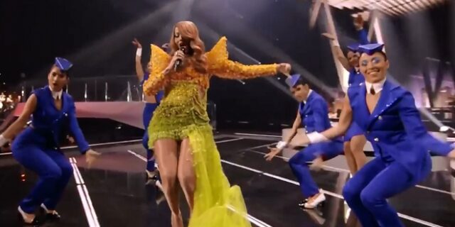 Eurovision 2019: Η Dana International εντυπωσίασε ανοίγοντας την τελετή