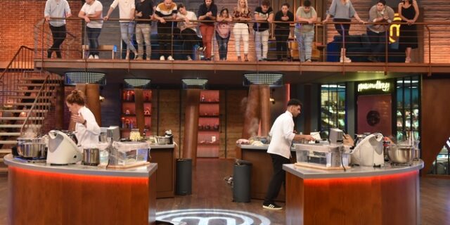 MasterChef: Δοκιμασία τελικού – Ο Μανώλης δεν έβγαλε πιάτο, η Σπυριδούλα ξέχασε τα κουκούτσια