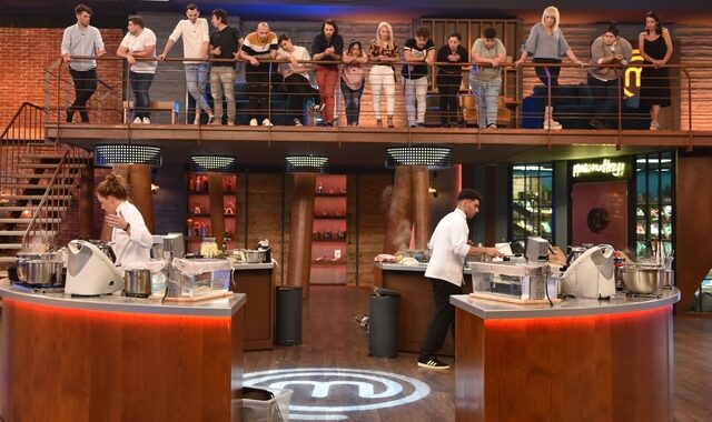 MasterChef: Δοκιμασία τελικού – Ο Μανώλης δεν έβγαλε πιάτο, η Σπυριδούλα ξέχασε τα κουκούτσια