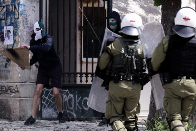 Νέα επεισόδια τη νύχτα στα Εξάρχεια-Προσαγωγές και συλλήψεις