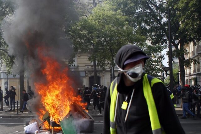 Γαλλία: Συγκρούσεις με τα Black Blocs στο Παρίσι – Εκατοντάδες προσαγωγές